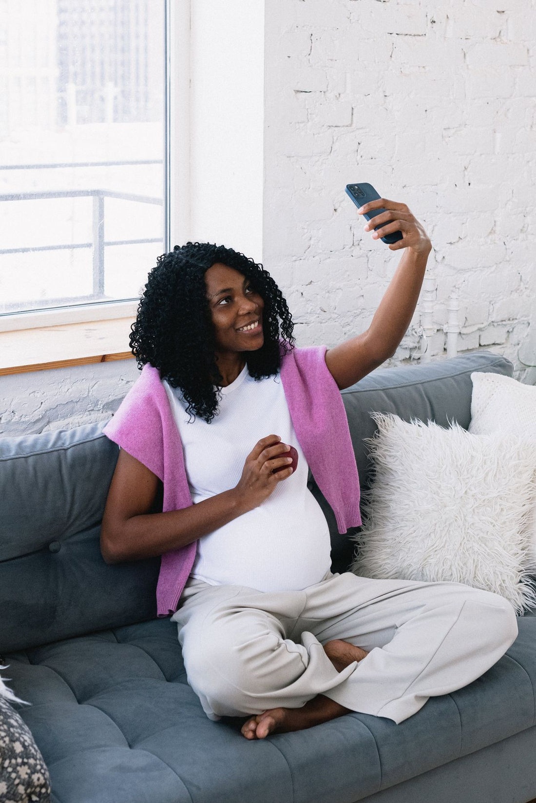 Navigating Pregnancy Comfort: 7 Key Features to Look for in a Pregnancy Pillow